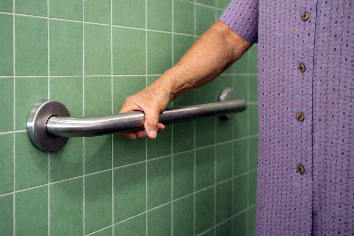 Chantier salle de bain PMR maîtrisé de A à Z — barre d'appui